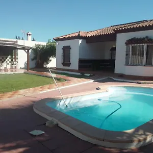 Agradable Chalet Con Piscina Escapadas. Сasa de vacaciones